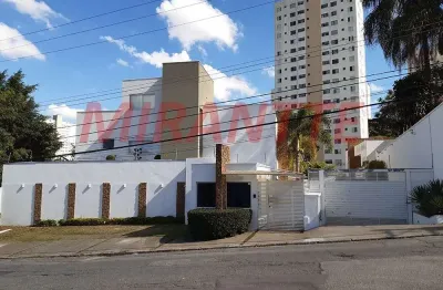 Cond. fechado de 237m² com 3 quartos em vila albertina