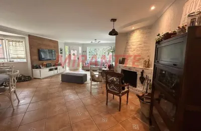 Cond. fechado de 228m² com 3 quartos em serra da cantareira