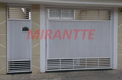 Sobrado de 196m² com 3 quartos em parque continental