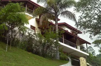 Sobrado de 557m² com 4 quartos em serra da cantareira