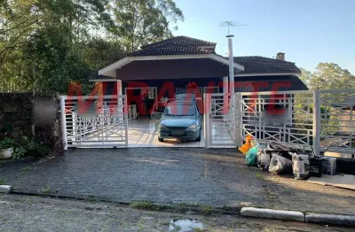 Sobrado de 350m² com 5 quartos em serra da cantareira