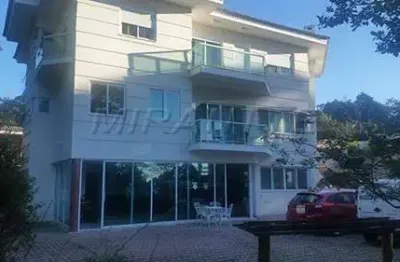 Sobrado de 450m² com 3 quartos em serra da cantareira