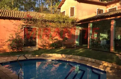 Sobrado de 350m² com 5 quartos em serra da cantareira