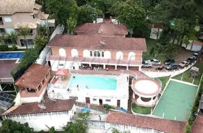 Sobrado de 800m² com 8 quartos em serra da cantareira