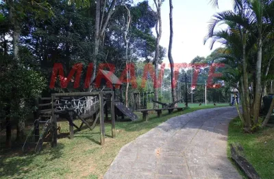 Sobrado de 580m² com 4 quartos em serra da cantareira