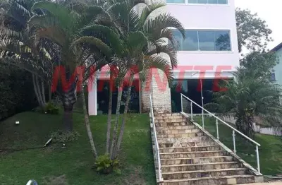 Sobrado de 480m² com 3 quartos em serra da cantareira