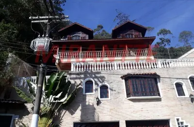 Sobrado de 300m² com 4 quartos em serra da cantareira