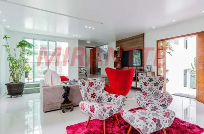 Sobrado de 450m² com 4 quartos em serra da cantareira