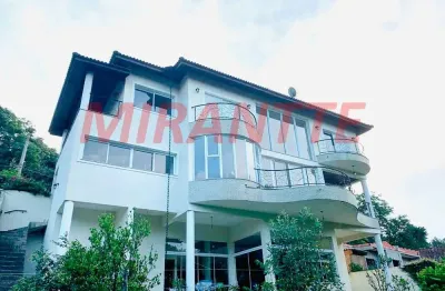 Sobrado de 390m² com 4 quartos em serra da cantareira