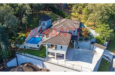 Sobrado de 380m² com 3 quartos em serra da cantareira