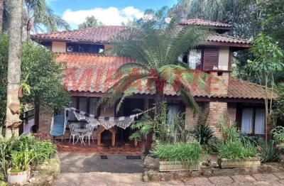 Sobrado de 218m² com 4 quartos em serra da cantareira
