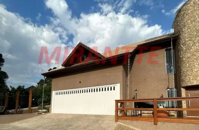 Sobrado de 560m² com 4 quartos em serra da cantareira