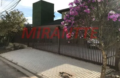 Sobrado de 350m² com 4 quartos em serra da cantareira