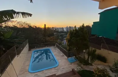 Casa com 4 quartos à venda na Rua Visconde de Taunay, 364, Agronômica, Florianópolis
