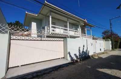 Casa com 3 quartos para alugar na Vassourinha, 210, Rio Tavares, Florianópolis