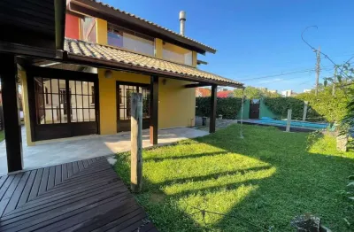 Casa com 3 quartos para alugar na Servidão dos Artistas, 255, Rio Tavares, Florianópolis