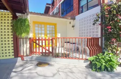 Casa em condomínio fechado com 2 quartos para alugar na Rua Reverendo Gelson dos Santos Castro, 410, Rio Tavares, Florianópolis