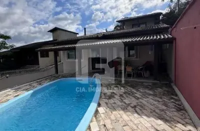 Casa com 3 quartos para alugar na Rua Amaro Agostinho dos Santos, 155, Barra da Lagoa, Florianópolis