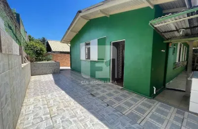 Casa com 3 quartos para alugar na Rua Júlia Costa, 432, Saco dos Limões, Florianópolis