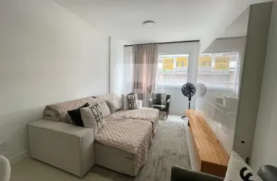 Apartamento com 3 quartos para alugar na Avenida Professor Othon Gama D'Eça, 891, Centro, Florianópolis