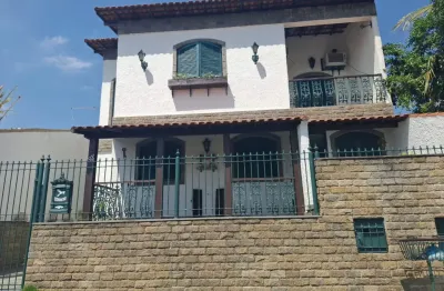 Condominio Vale do Sol - Maravilhosa casa 06 quartos, piscina, churrasqueira. Farto Comércio.