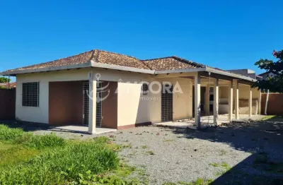 Casa com 04 quartos sozinha no terreno a apenas 600 metros da praia no princesa do mar em itapoá/sc