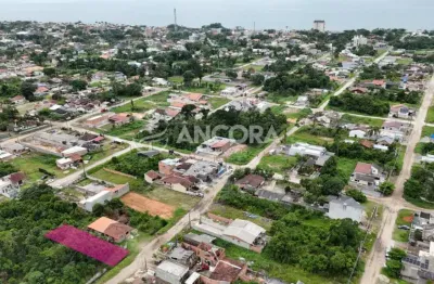 Terreno com 384m², a aproximadamente 700 metros do mar a venda no balneário mariluz
