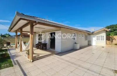 Casa à venda com 06 quartos, sendo 01 suíte com piscina