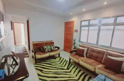 Sobrado de 207 m² com 3 dormitórios (1 suíte), sala ampla, cozinha moderna e mezanino com churrasqueira. ótima localização no planalto.