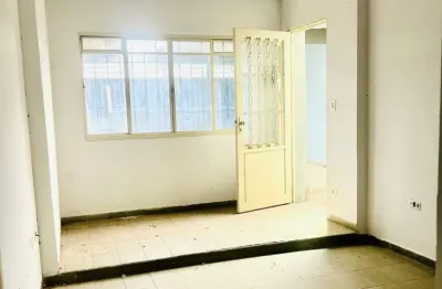 Casa térrea com 2 quartos - rudge ramos, sbc – 2 vagas e quintal.