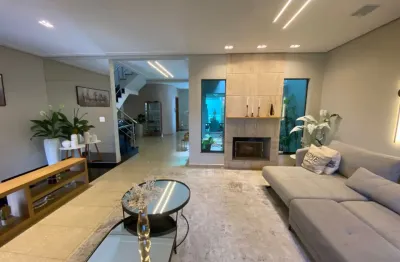 Sobrado à Venda no Parque dos Pássaros – São Bernardo do Campo | Alto Padrão, 3 Suítes, 296 m²