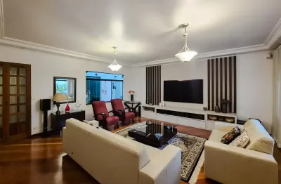 Sobrado à venda com 260m² sendo 3 suítes e 4 vagas - Vila Euclides - São Bernardo do Campo