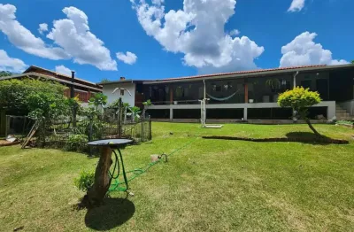 Chácara com 4 dormitórios e área verde no residencial vale sol