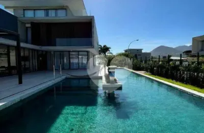 Cinematográfica casa triplex 5 suítes no condomínio alphaville. cerca de 1.500m2 de área construída com cerca de 1.000m2 de terreno. barra da tijuca.