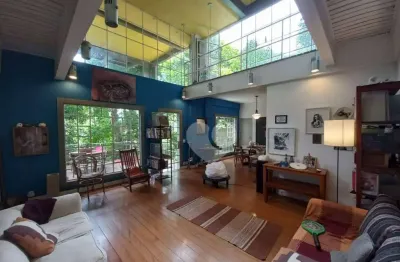 Linda casa na lagoa com projeto arquitetônico premiado pela iab -rj