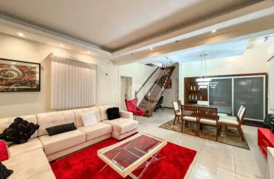 Casa triplex a venda no grajaú, com 4 quartos sendo 3 suítes, varanda, piscina, churrasqueira e 5 vagas de garagem