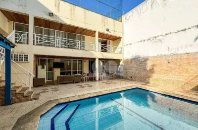 Casa triplex a venda no grajaú, com 4 quartos sendo 3 suítes, varanda, piscina, churrasqueira e 5 vagas de garagem