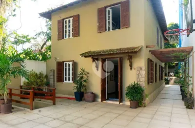 Casa de rua com 6 quartos à venda, 258m² - jardim botânico