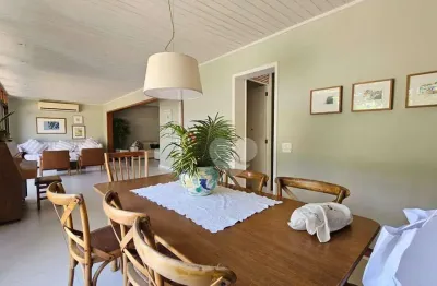 Jardim oceânico - cobertura duplex reformada com vista livre para a pedra da gávea, próximo a olegário maciel, praia e metrô. barra da tijuca/rj.