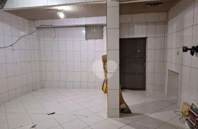 Riachuelo vendo loja comercial com girau area livre na frente da loja.