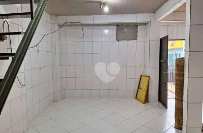 Riachuelo vendo loja comercial com girau area livre na frente da loja.