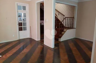 Casa duplex a venda no grajaú, 03 quartos, área serviço, gagragem, quintal, lavanderia e dependências.