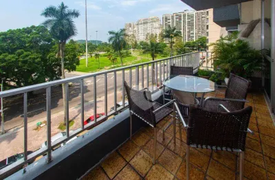 Praia do flamengo! linda vista com varanda prédio com infra e piscina. 3 vagas.