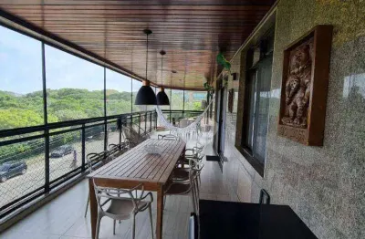 Lindo apartamento com 177 m² com vista indescritível , 3 quartos sendo 2 suítes, ampla sala para 3 ambientes, varandão, 2 vagas