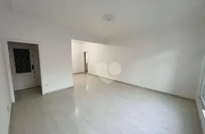 Apartamento 3 quartos, suíte, dependência completa e 1 vaga de garagem.