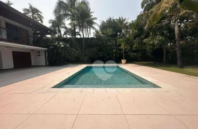 Linda mansão com 1500m2 em condomínio fechado com segurança na barra da tijuca