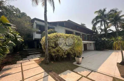 Linda mansão com 1500m2 em condomínio fechado com segurança na barra da tijuca