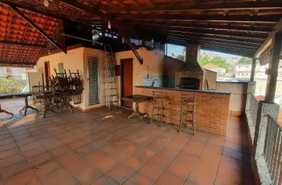 Casa triplex com 5 quartos, 5 vagas de garagem em condomínio fechado, benfica, rio de janeiro/rj