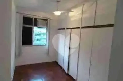 Excelente apartamento localizado no humaitá, ao lado da agência do itaú