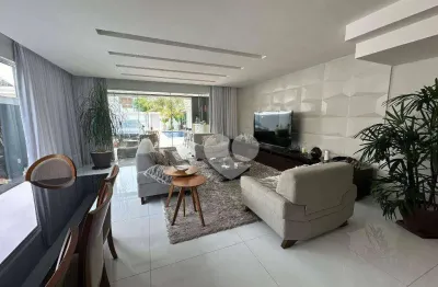 Maravilhosa casa com 4 suítes com lazer privativo e porteira fechada.